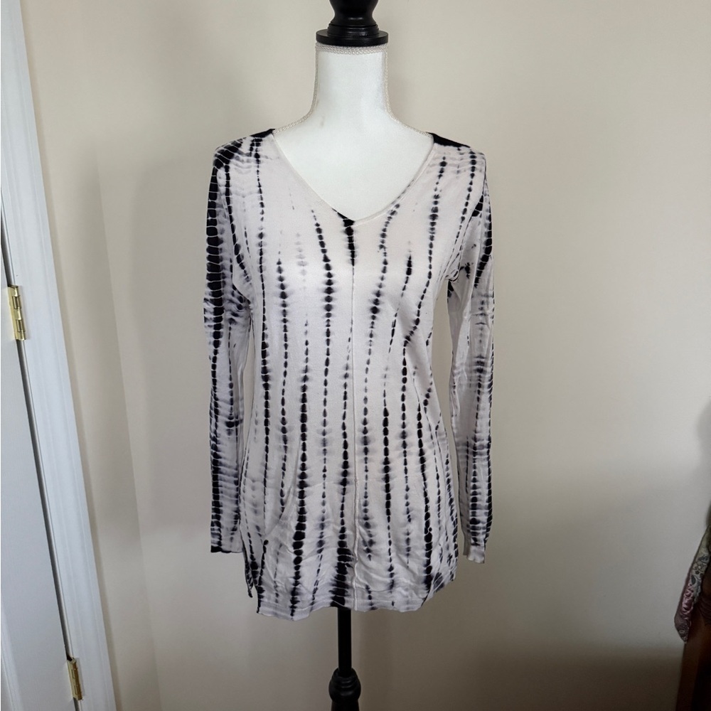Elegant Black and White Long Sleeve Women's Top